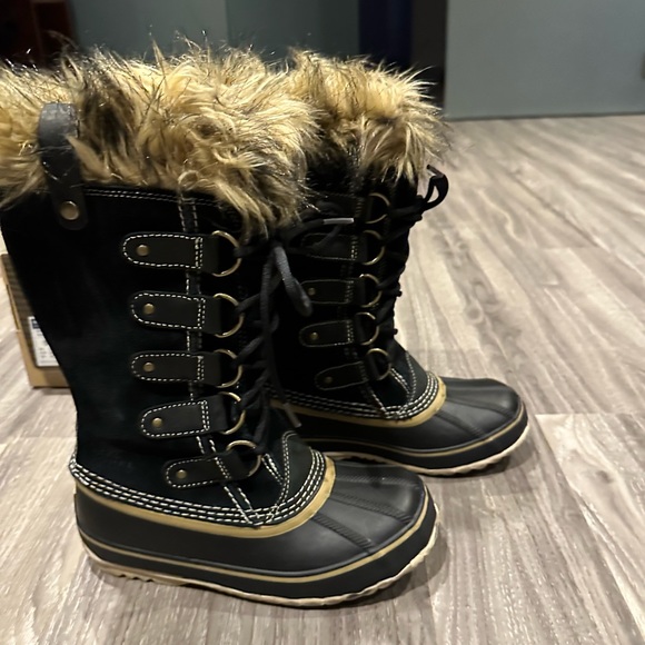 Sorel Joan of Artic Boots - Picture 1 of 8
